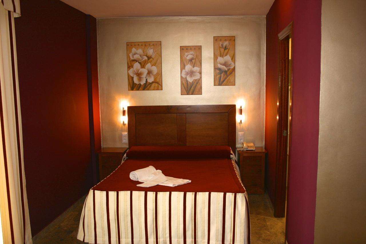 קורדובה Apartamentos La Fuente חדר תמונה